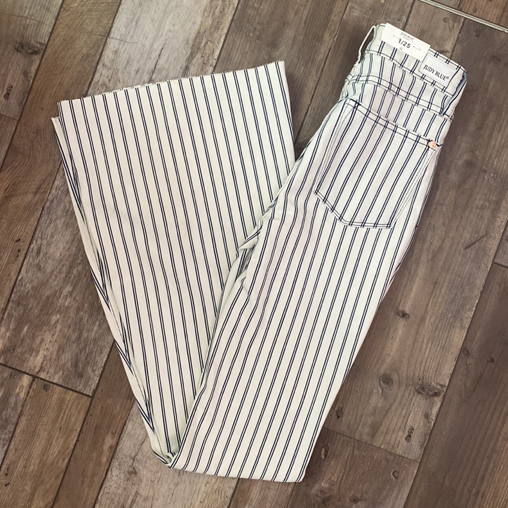 Judy Blue pin striped jeans - Picture 5 of 6